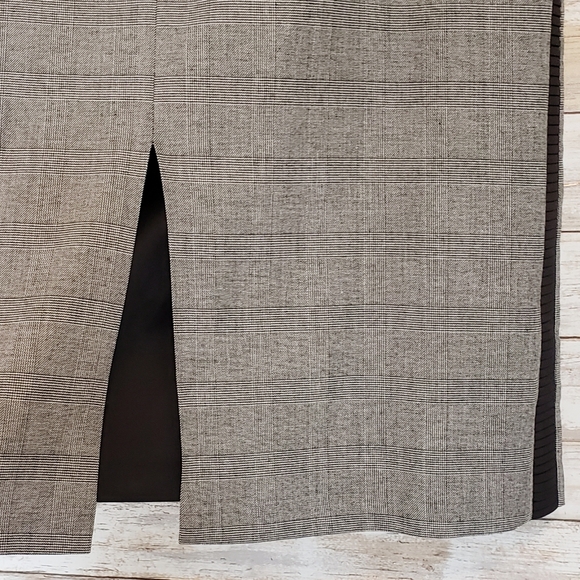 Guzella pencil skirt with side stripe detail Sz 8 - Picture 6 of 9